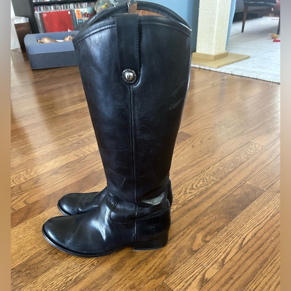 Women’s Black leather Frye boots.